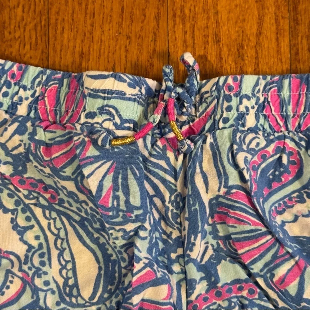 Lilly Pulitzer Blue and Pink Patterned Shorts Girls Size M